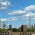 Urban Escape Putney Homestay